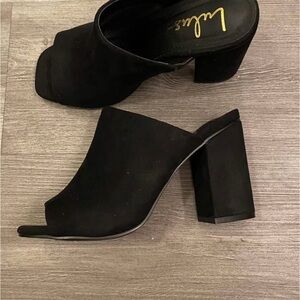 Lulus Raelynn Black Suede
Peep-Toe Mules